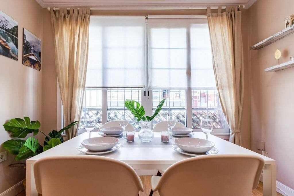 3 Apartamento En Estadio Sevilla 8 Plazas 3 Hab Y Metro Luaran gambar