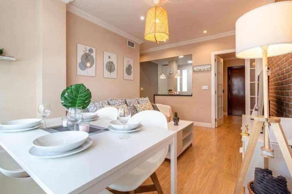 3 Apartamento En Estadio Sevilla 8 Plazas 3 Hab Y Metro Luaran gambar