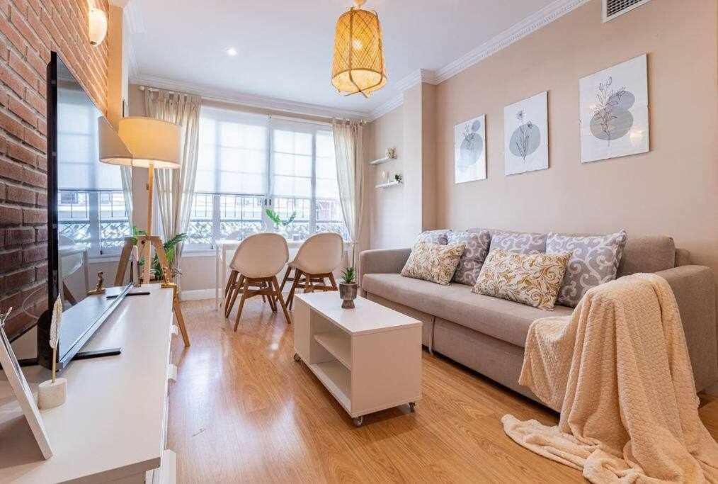 3 Apartamento En Estadio Sevilla 8 Plazas 3 Hab Y Metro Luaran gambar